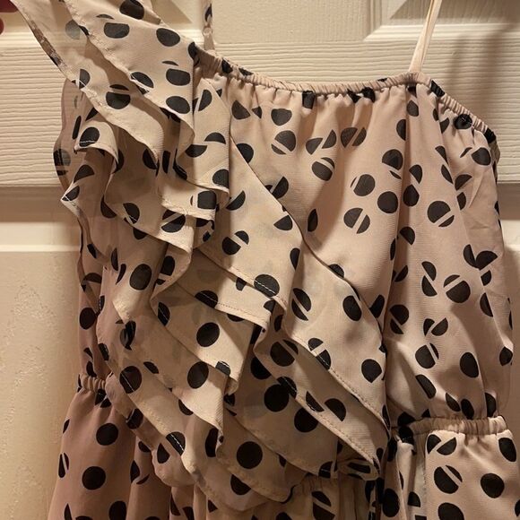 ✨BCBGeneration Tan & Black 1 Shoulder Ruffle Dress - Picture 7 of 8